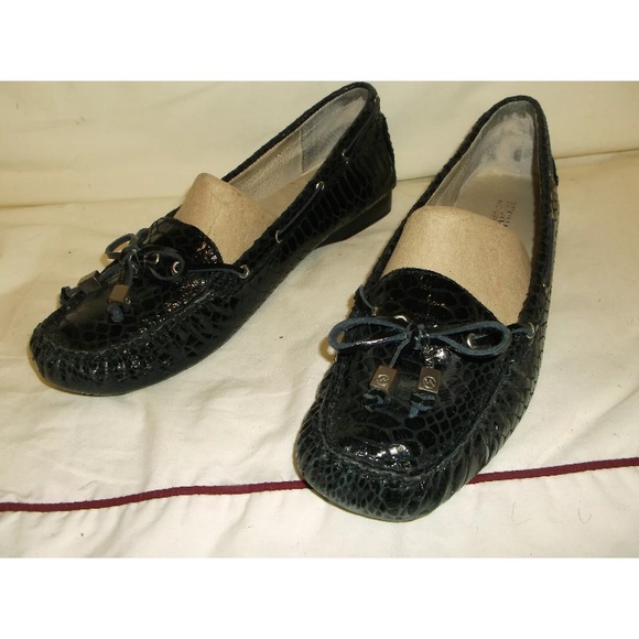 MICHAEL KORS Black Shiny Leather Flats Shoes Slip On Loafers WOMEN'S 9 M - Picture 1 of 5